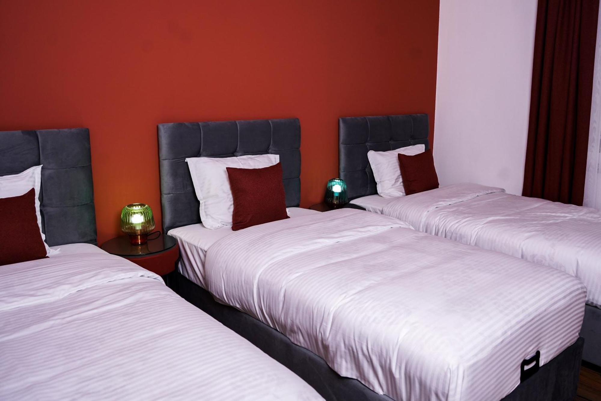 Ten Guest House Приштина Экстерьер фото