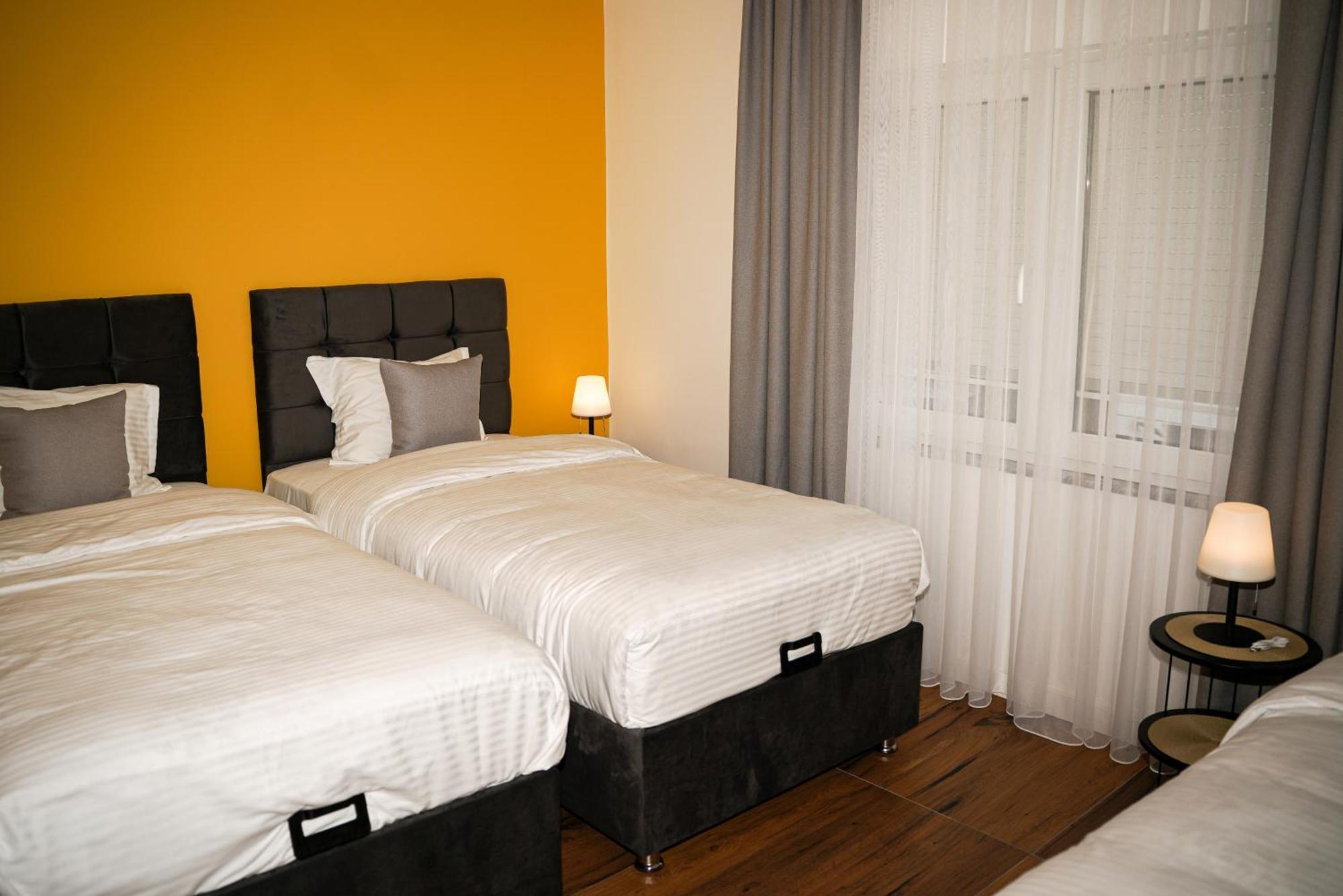 Ten Guest House Приштина Экстерьер фото